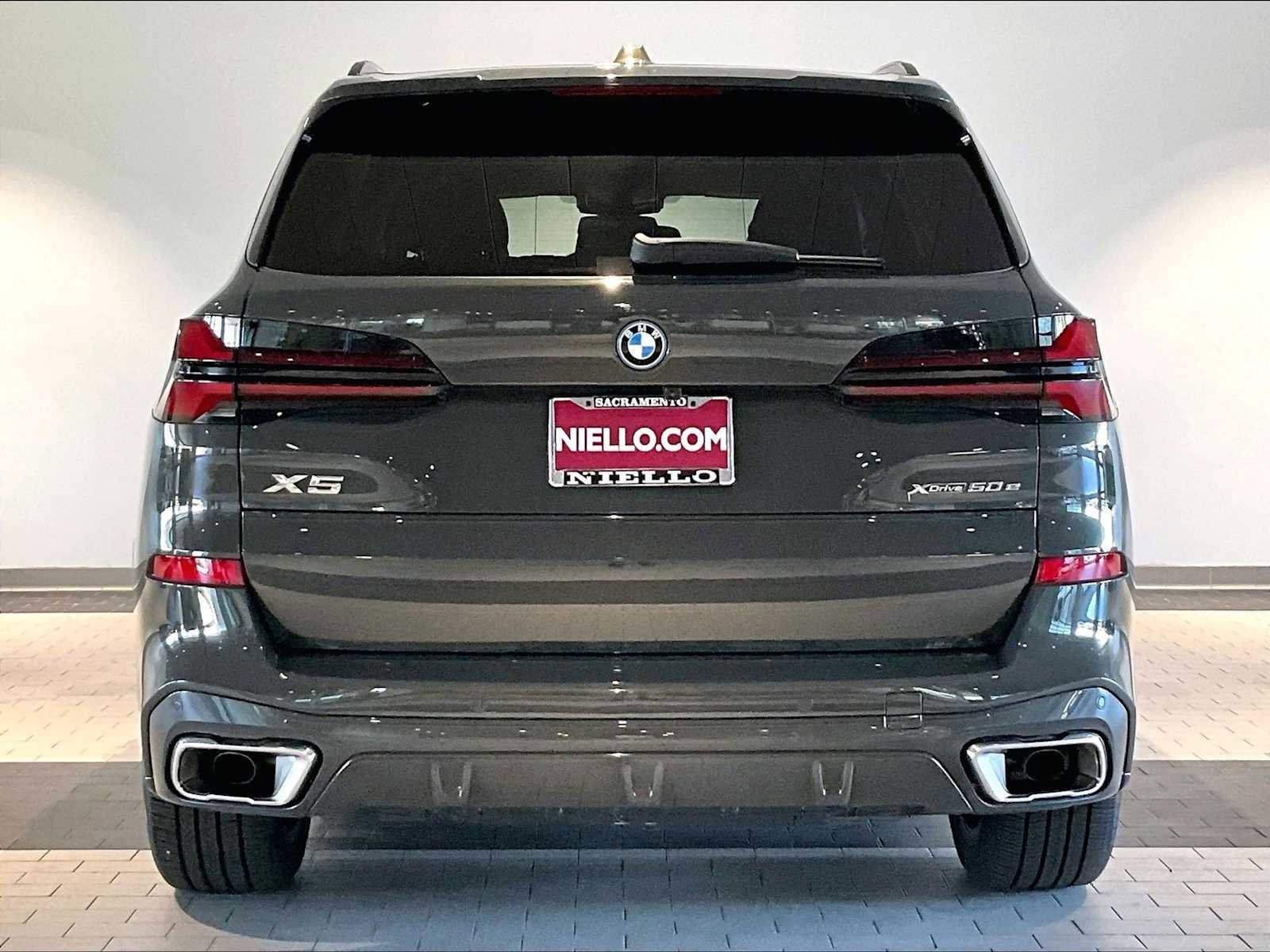 Used 2024 BMW X5 xDrive50e w/ M Sport Package image 9