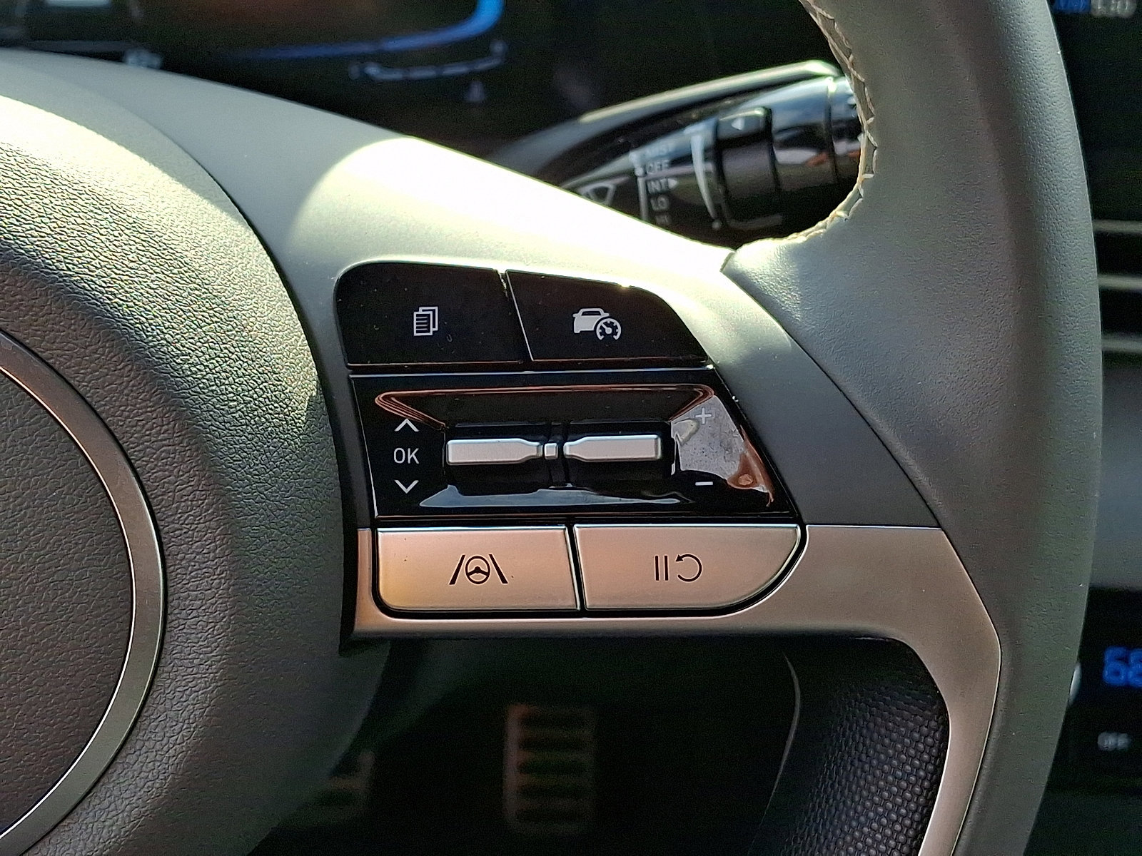 Certified 2025 Hyundai Elantra Sport image 21