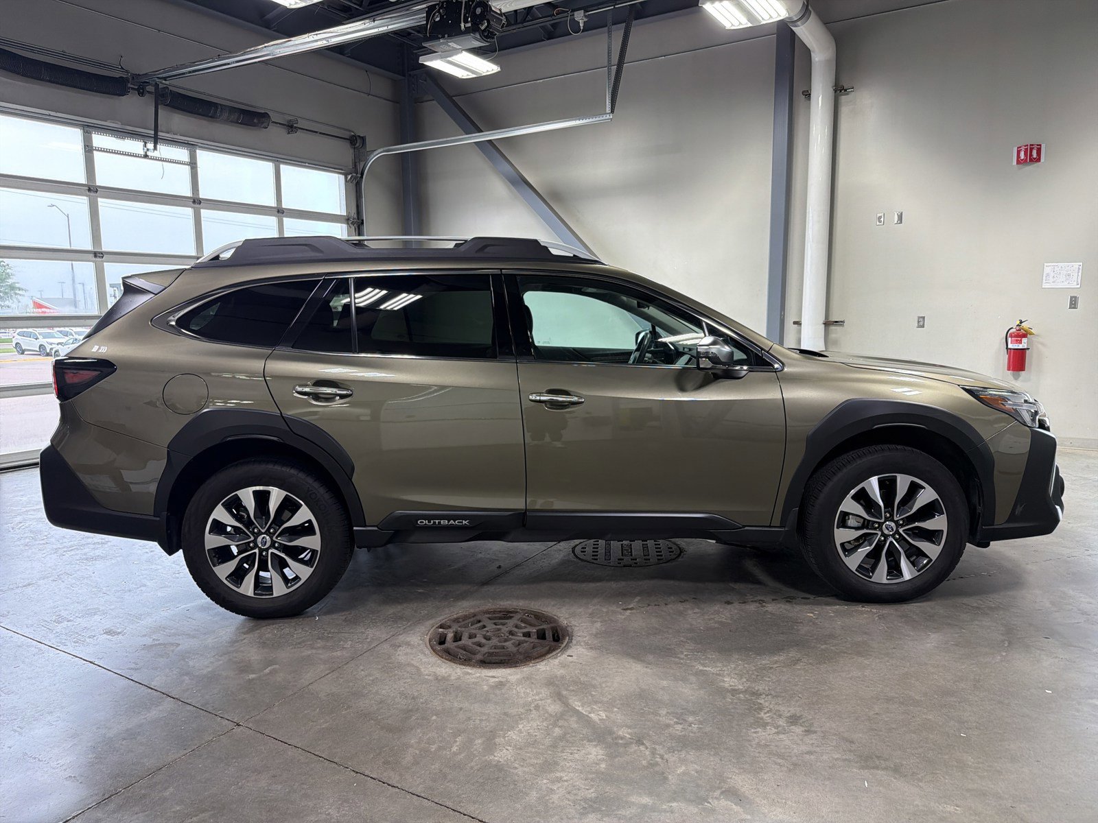 Used 2024 Subaru Outback Touring XT w/ Popular Package #2 AWD/4WD image 8