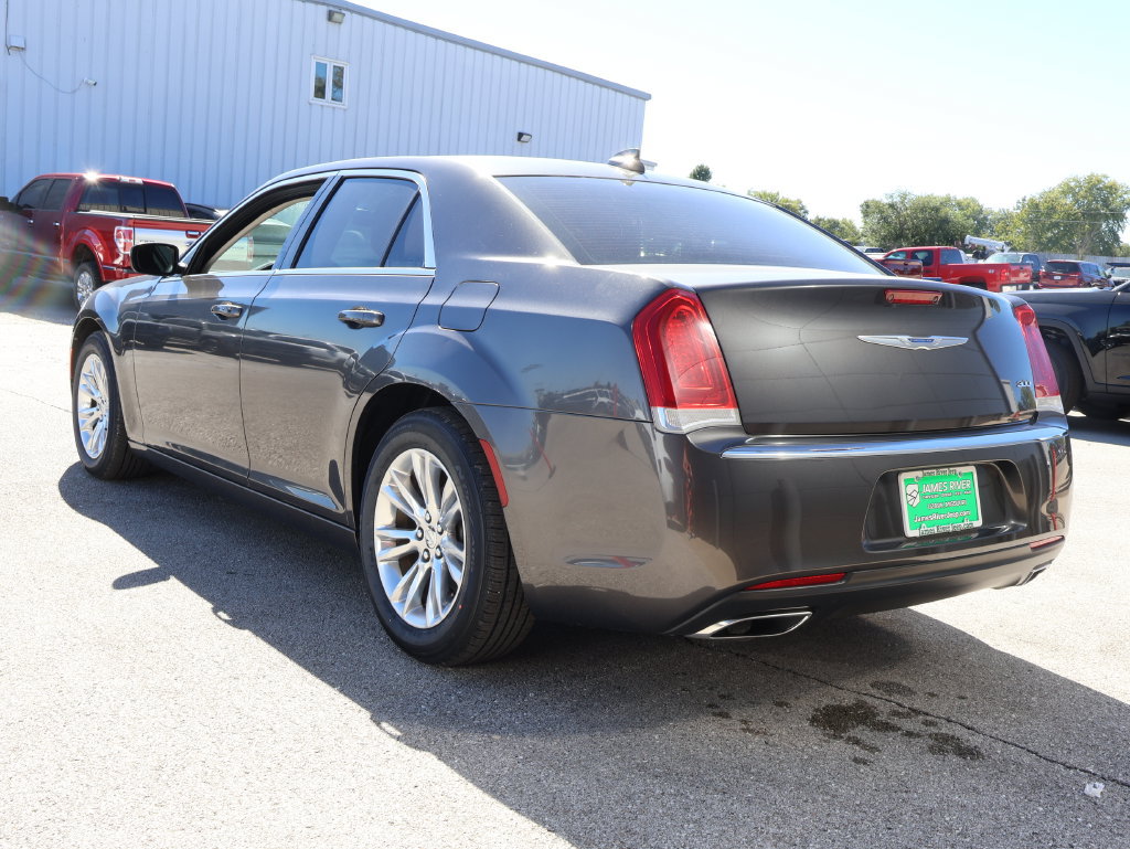 Used 2019 Chrysler 300 Touring w/ Driver Convenience Group RWD image 3