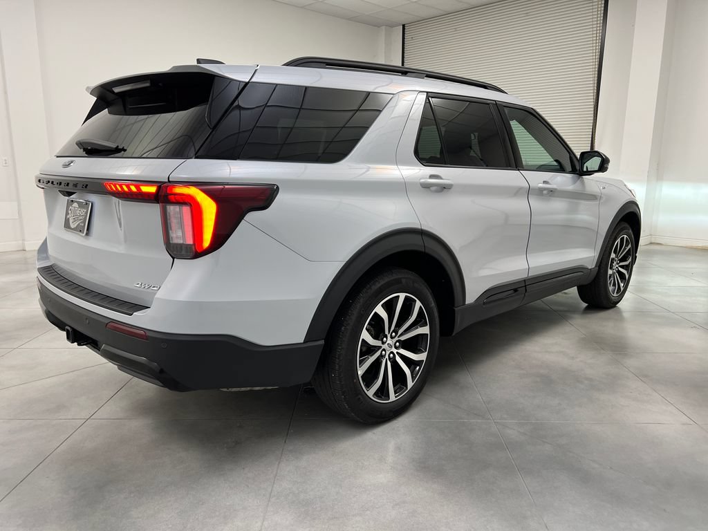 Used 2026 Ford Explorer ST-Line AWD/4WD image 9