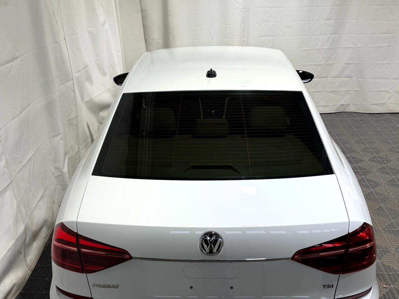 Used 2017 Volkswagen Passat 1.8T R-Line image 7