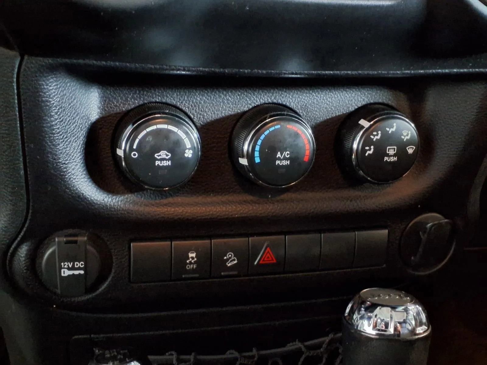 Used 2015 Jeep Wrangler Unlimited Sport w/ Connectivity Group image 18
