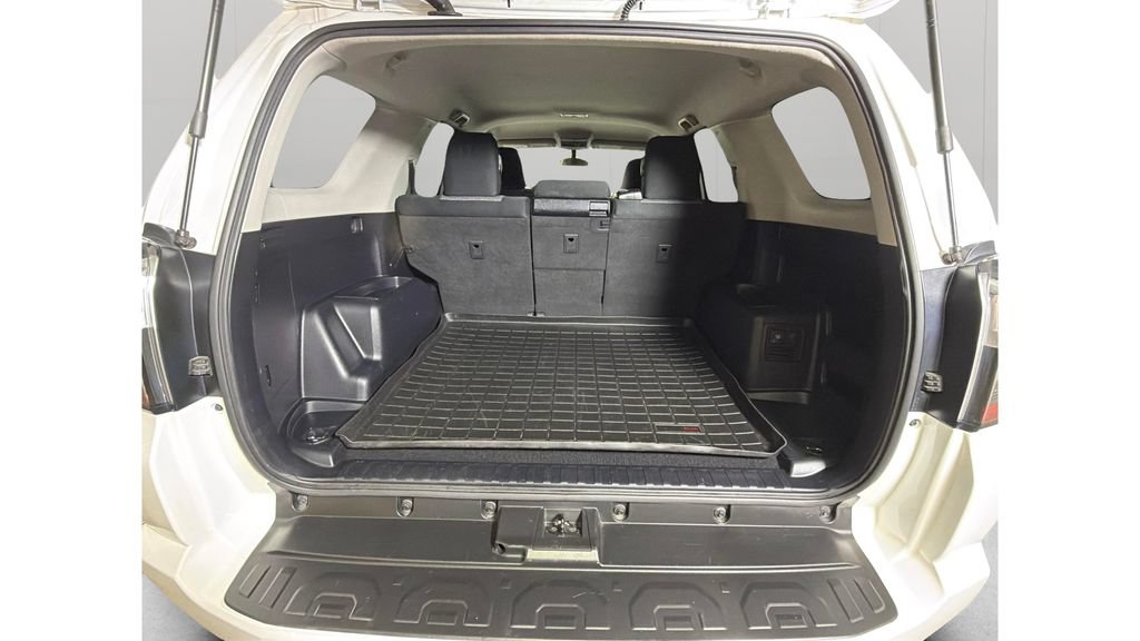 Used 2019 Toyota 4Runner SR5 AWD/4WD image 28