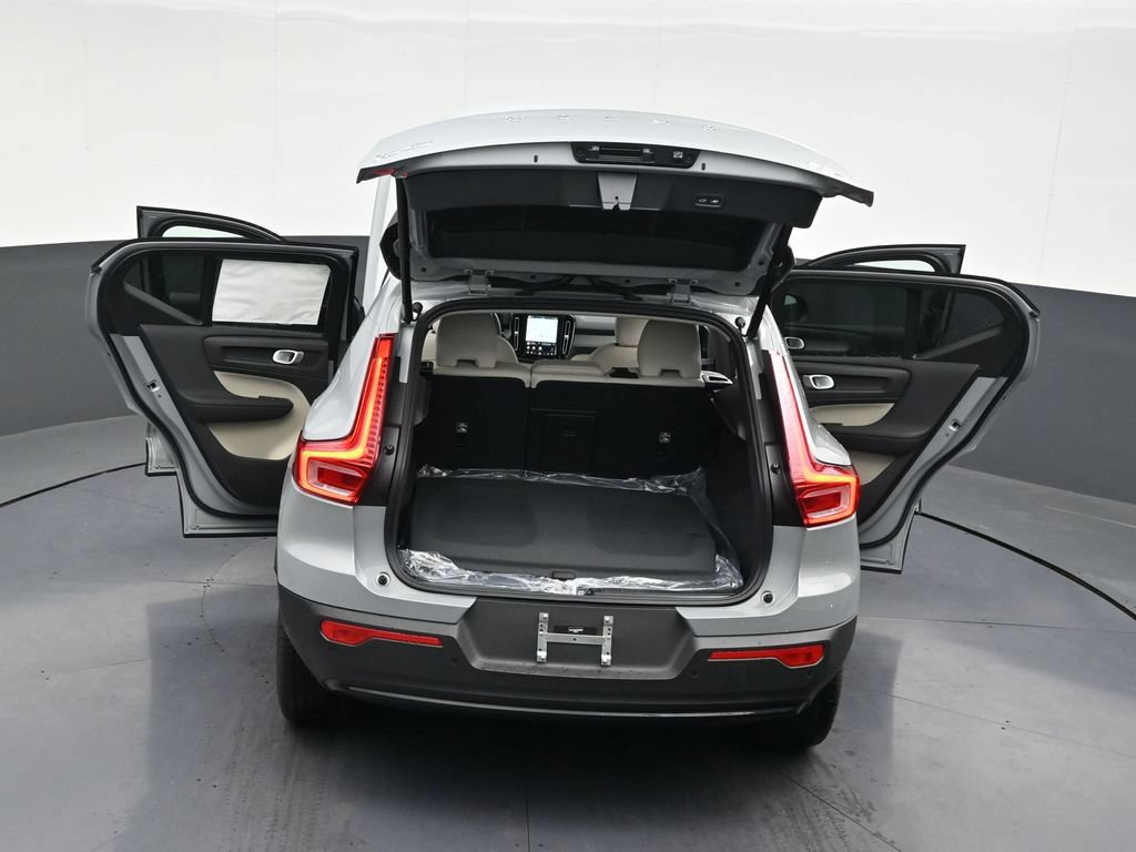 New 2026 Volvo XC40 B5 Plus w/ Protection Package Premier AWD/4WD image 33