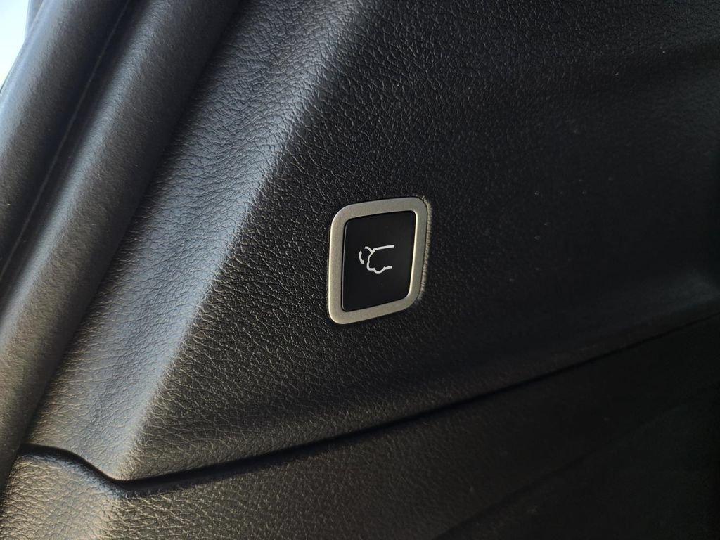 New 2026 Chrysler Voyager LX FWD image 10