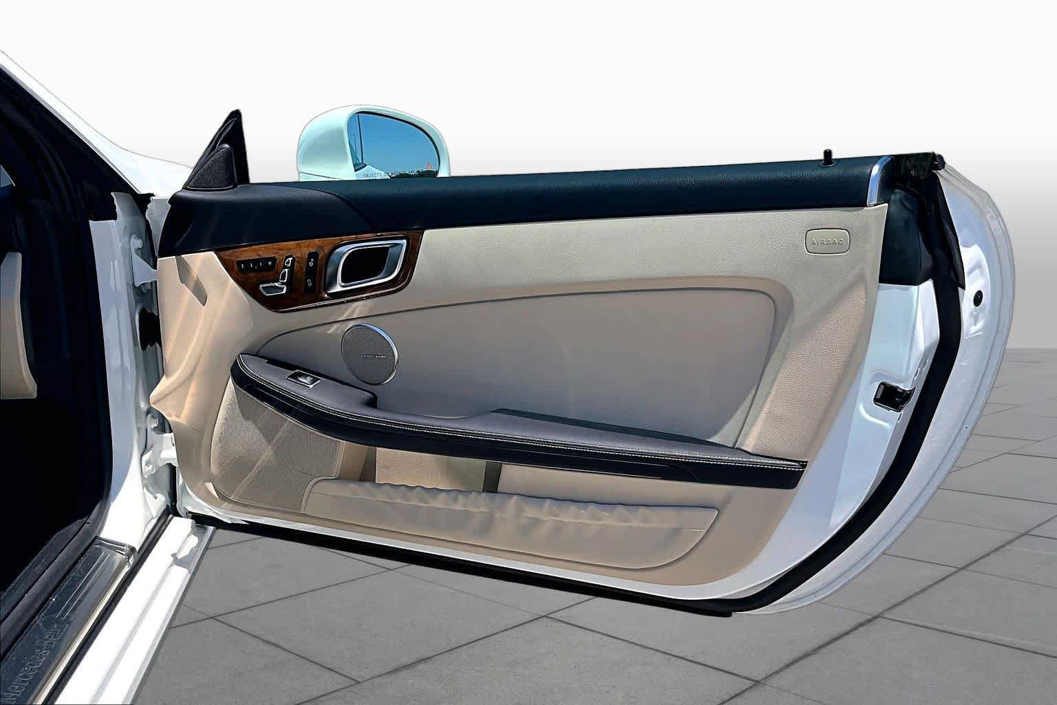 Used 2019 Mercedes-Benz SLC 300 image 23