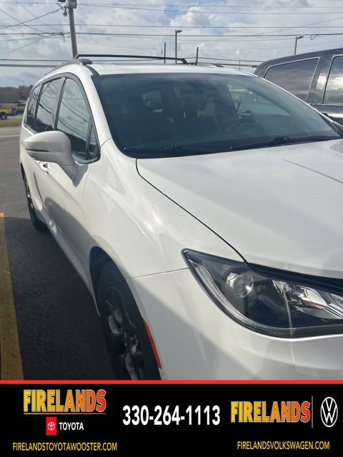 Used 2018 Chrysler Pacifica Limited image 3