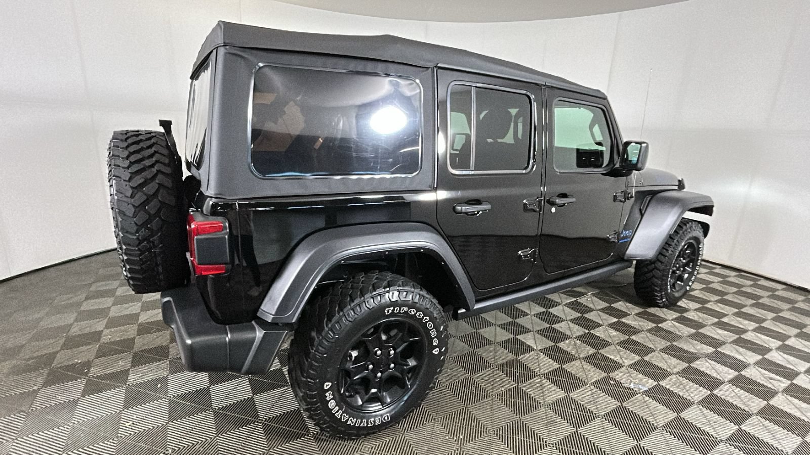 Used 2023 Jeep Wrangler Unlimited w/ Safety Group AWD/4WD image 3