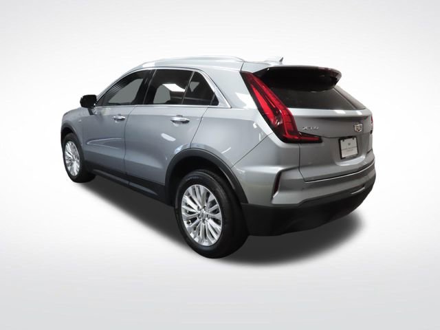 Used 2024 Cadillac XT4 Luxury w/ Cold Weather Package FWD image 3