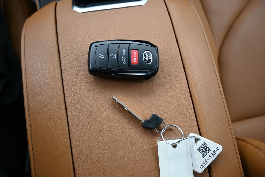 Used 2026 Toyota Highlander Platinum AWD/4WD image 23