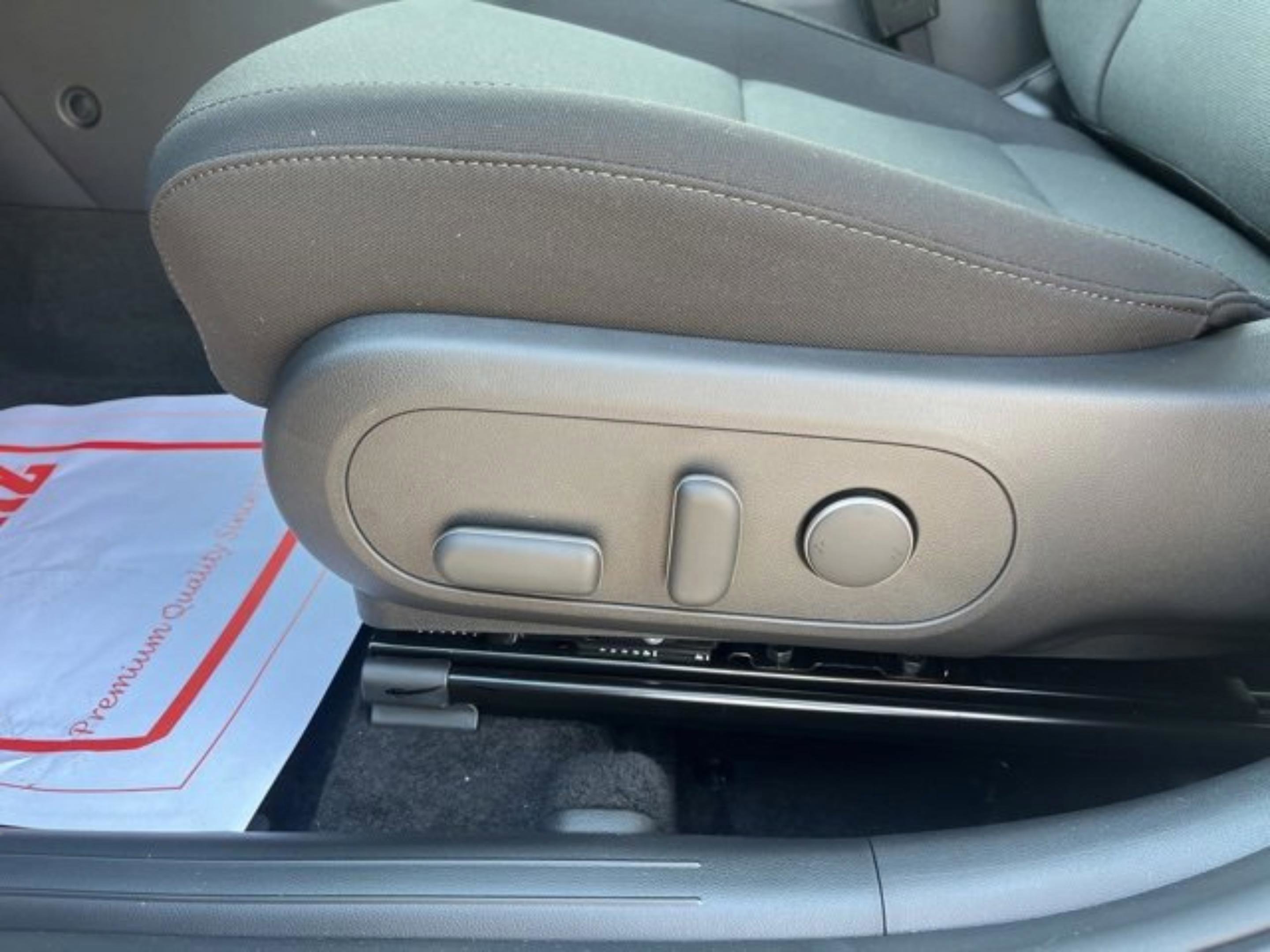 Certified 2025 Hyundai Kona SEL AWD/4WD image 13