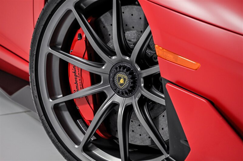 Used 2019 Lamborghini Aventador SVJ AWD/4WD image 5