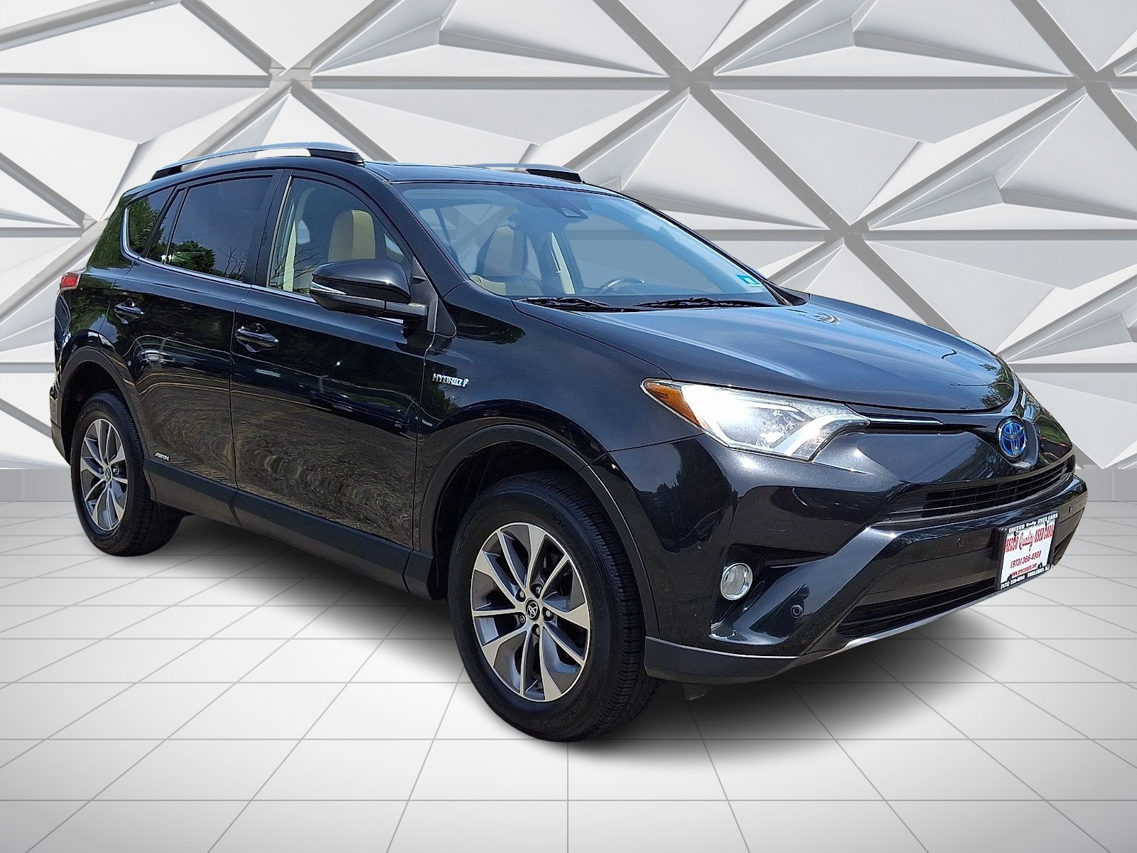 Used 2018 Toyota RAV4 XLE w/ Convenience Package AWD/4WD image 3