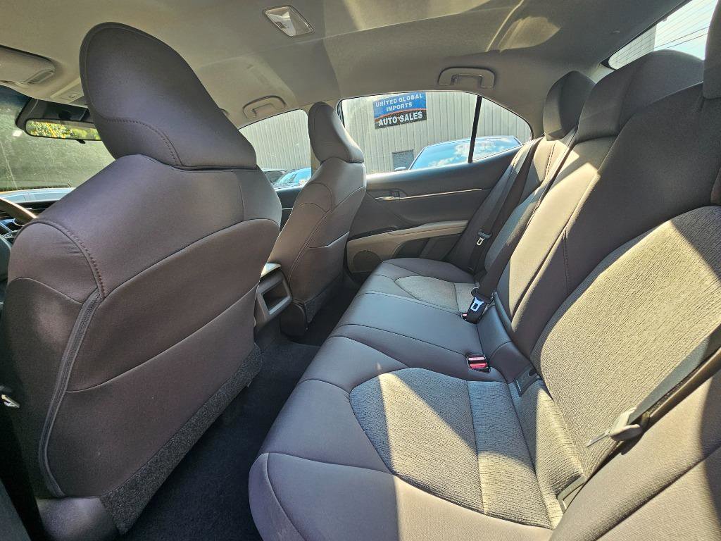 Used 2018 Toyota Camry LE image 26