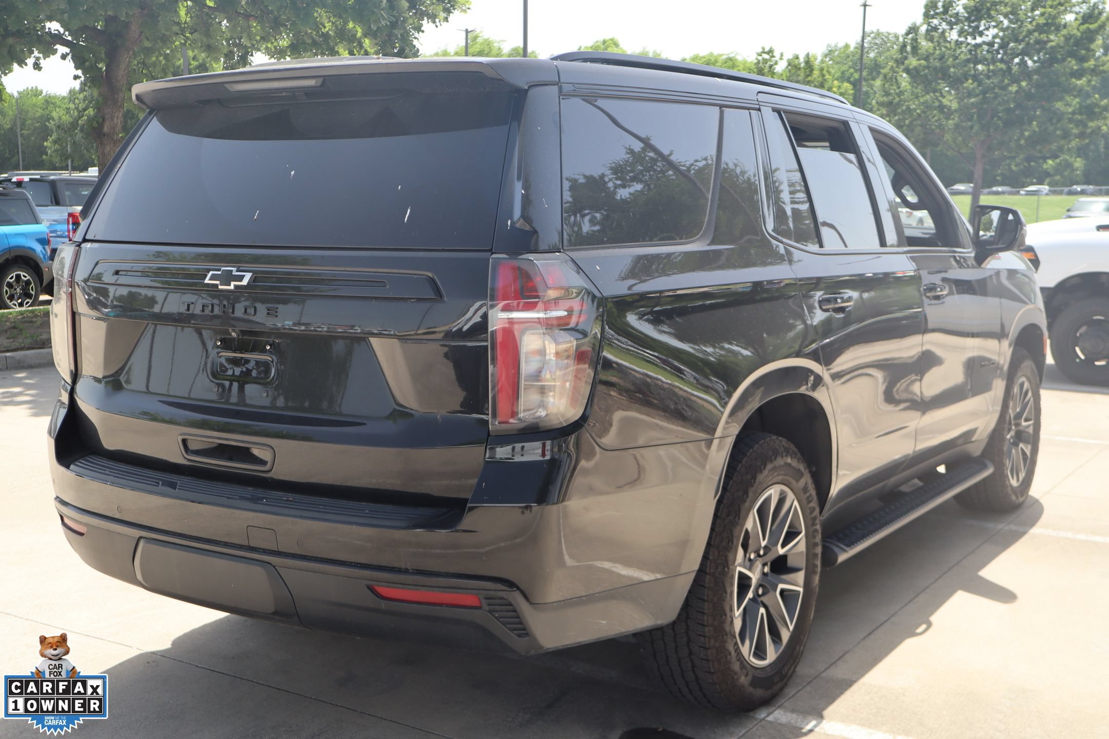 Used 2023 Chevrolet Tahoe Z71 w/ Luxury Package AWD/4WD image 3