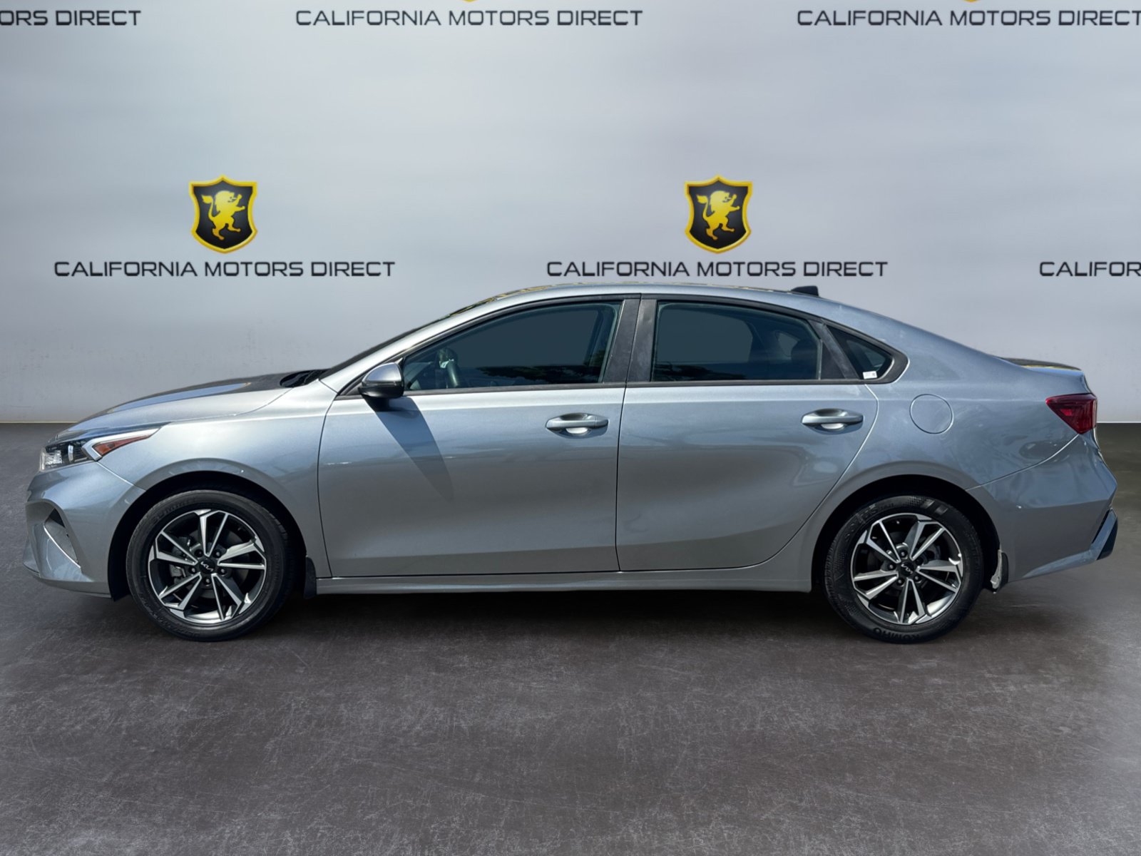 Used 2023 Kia Forte LXS w/ LXS Technology Package FWD image 2