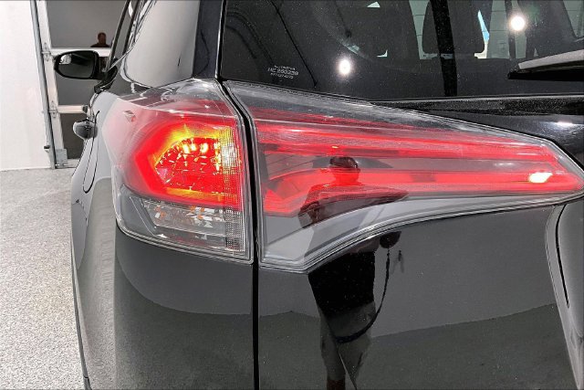 Used 2016 Toyota RAV4 XLE AWD/4WD image 45