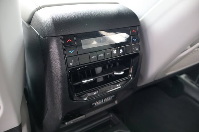 Used 2023 Jeep Grand Cherokee L Overland w/ Luxury Tech Group IV RWD image 8