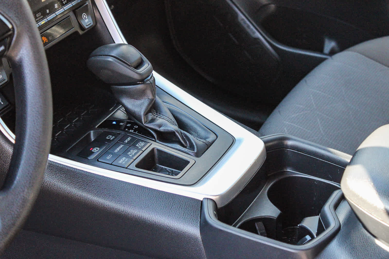 Used 2021 Toyota RAV4 XLE image 19