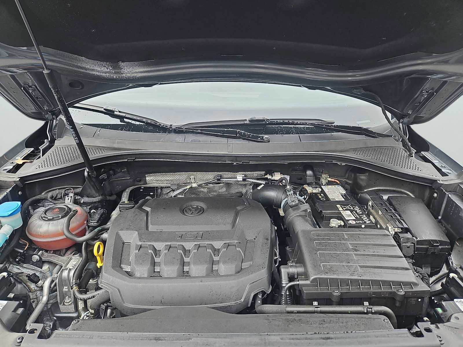 Used 2024 Volkswagen Tiguan SE R-Line image 34