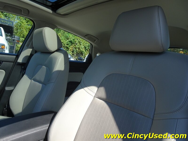Used 2024 Honda Civic EX-L image 12