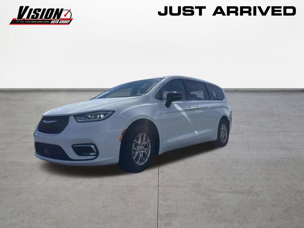 Used 2024 Chrysler Pacifica Touring-L FWD image 1