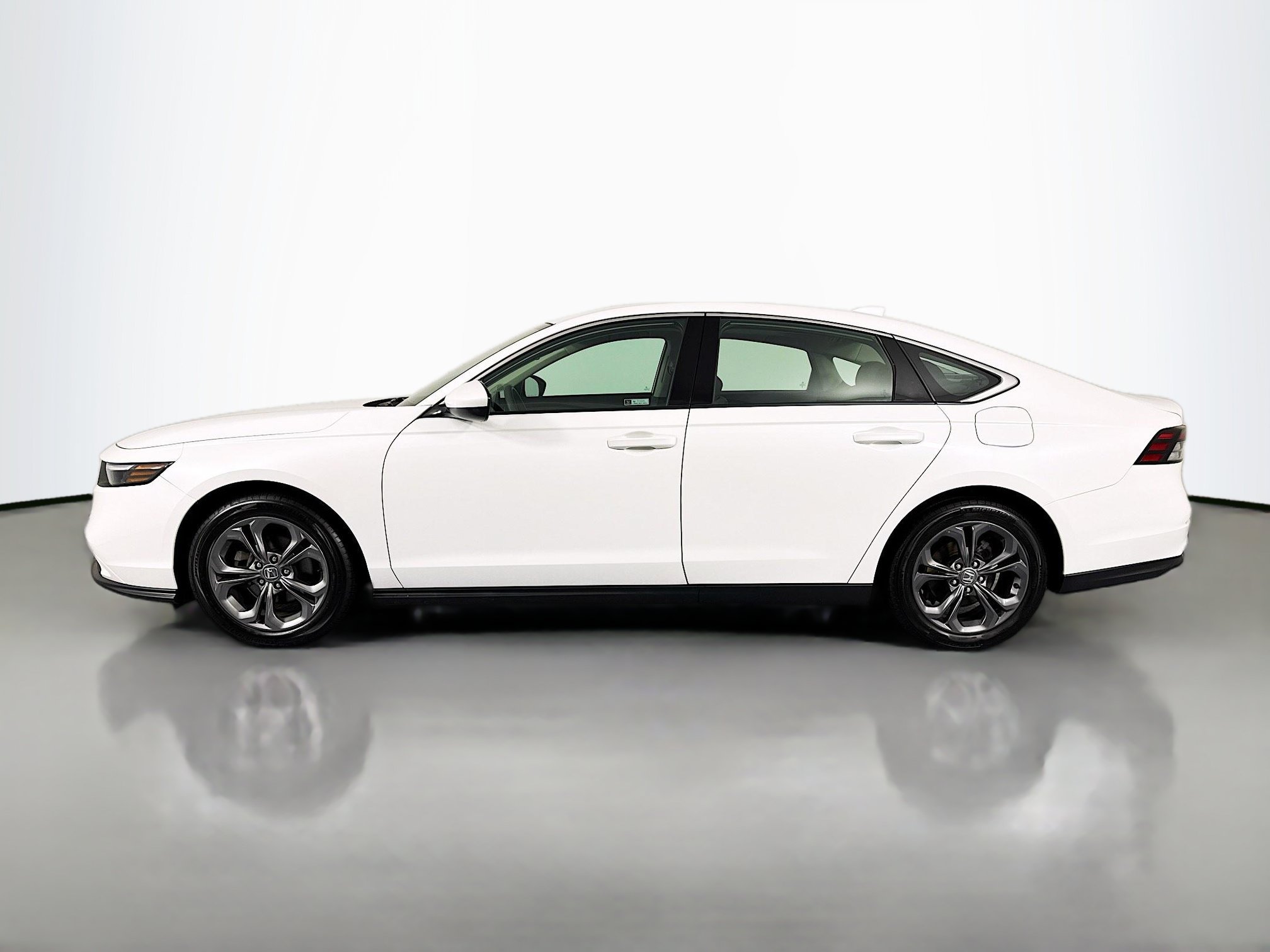 Certified 2023 Honda Accord EX image 8