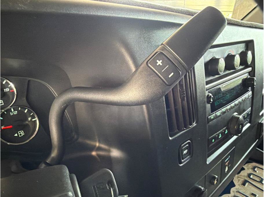 Used 2018 Chevrolet Express 2500 w/ Driver Convenience Package RWD image 18