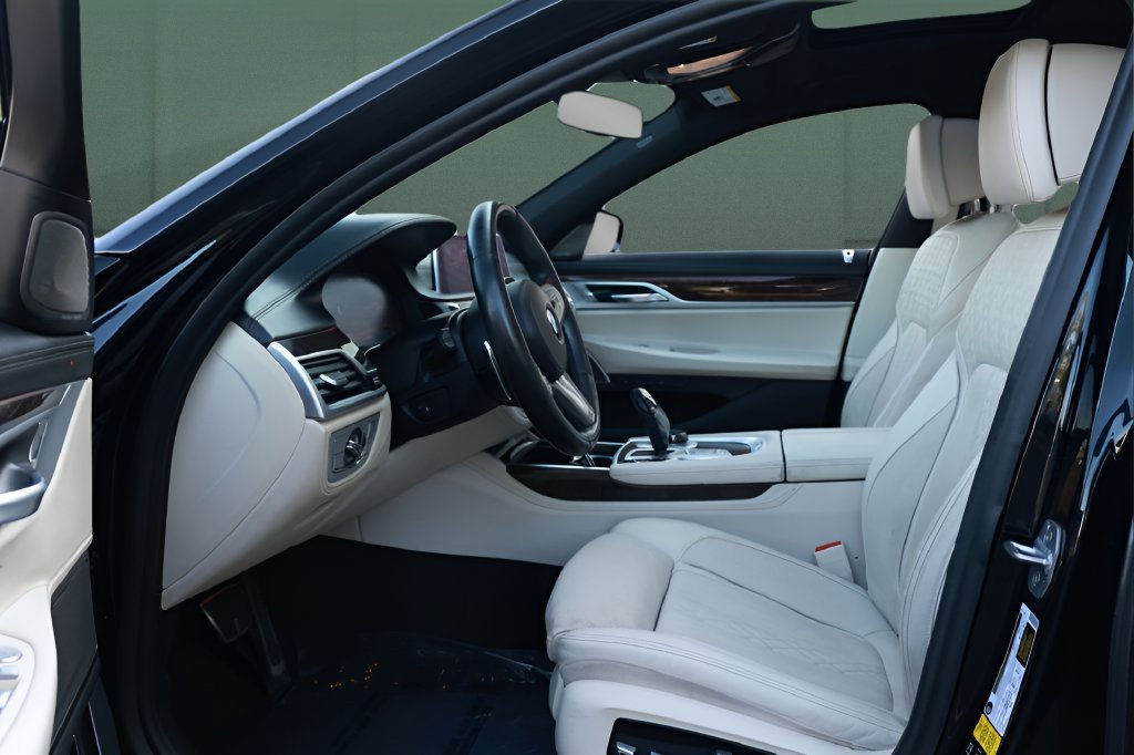 Used 2020 BMW 750i xDrive w/ Executive Package AWD/4WD image 10
