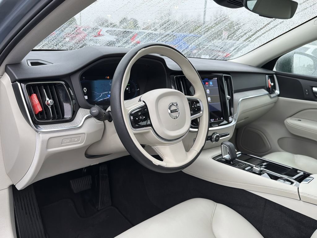 Used 2023 Volvo S60 T8 Plus image 10