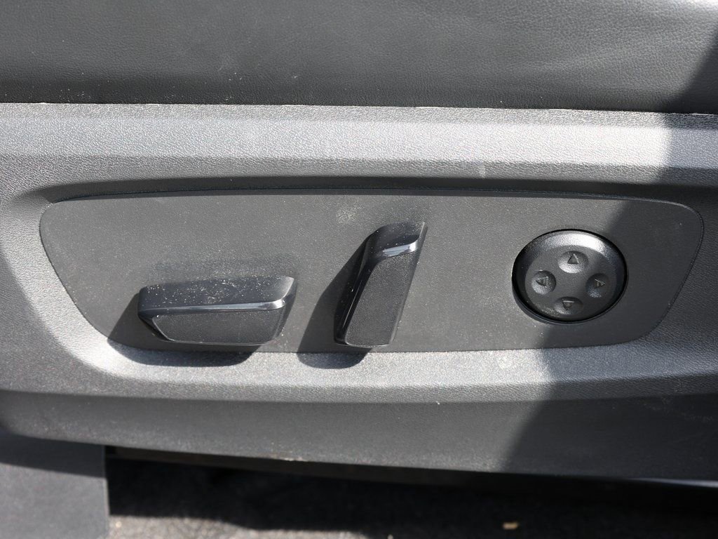 Certified 2025 INFINITI QX60 Luxe w/ Vision Package image 17