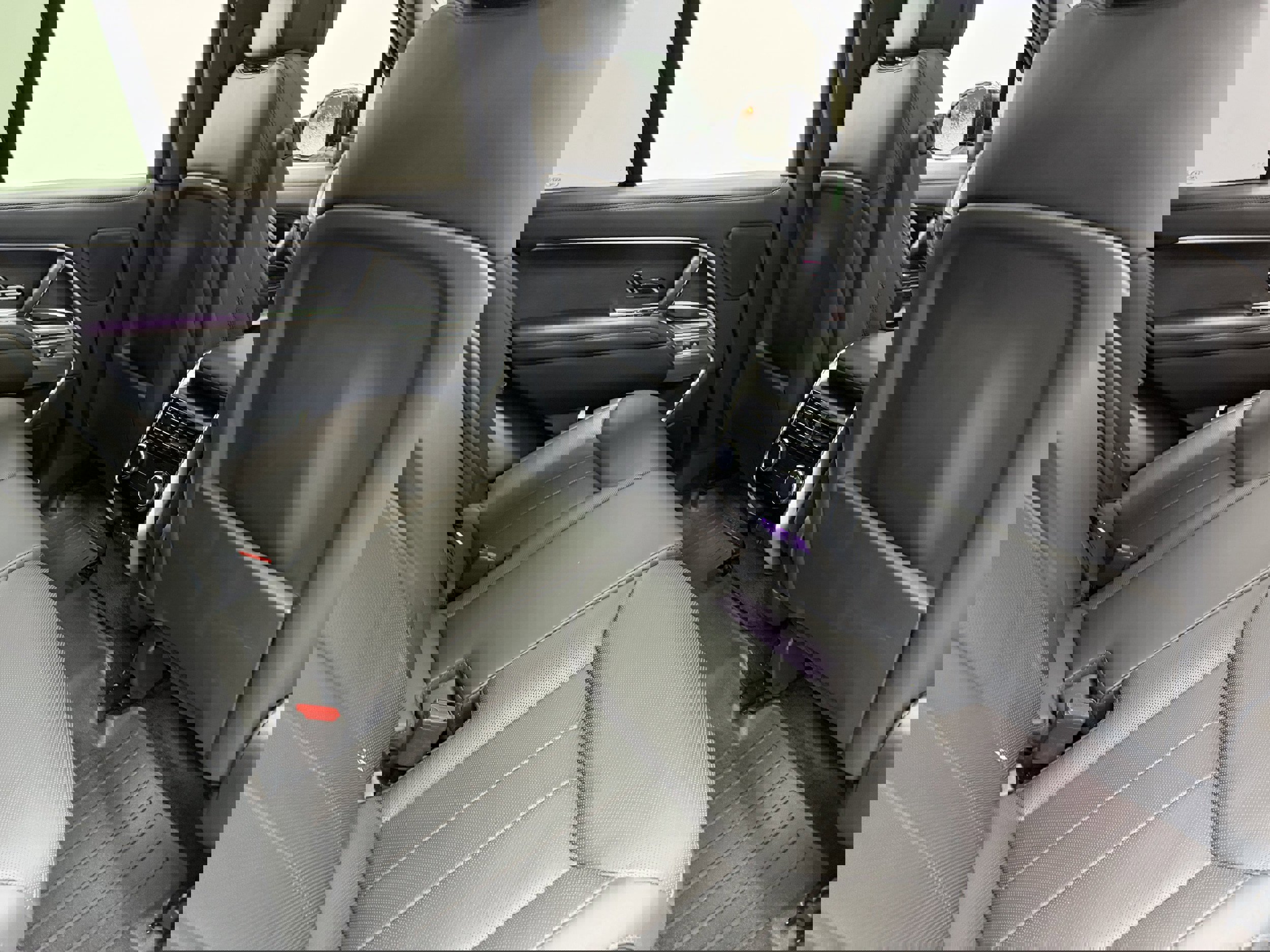 Used 2023 Land Rover Range Rover SE image 25