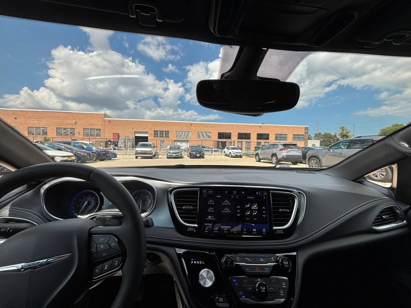 Used 2025 Chrysler Pacifica Limited FWD image 37