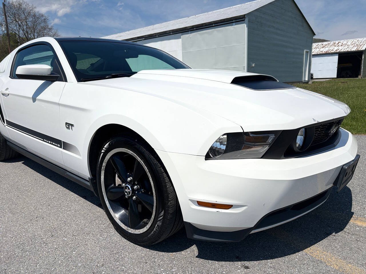 Used 2010 Ford Mustang GT Premium RWD image 1