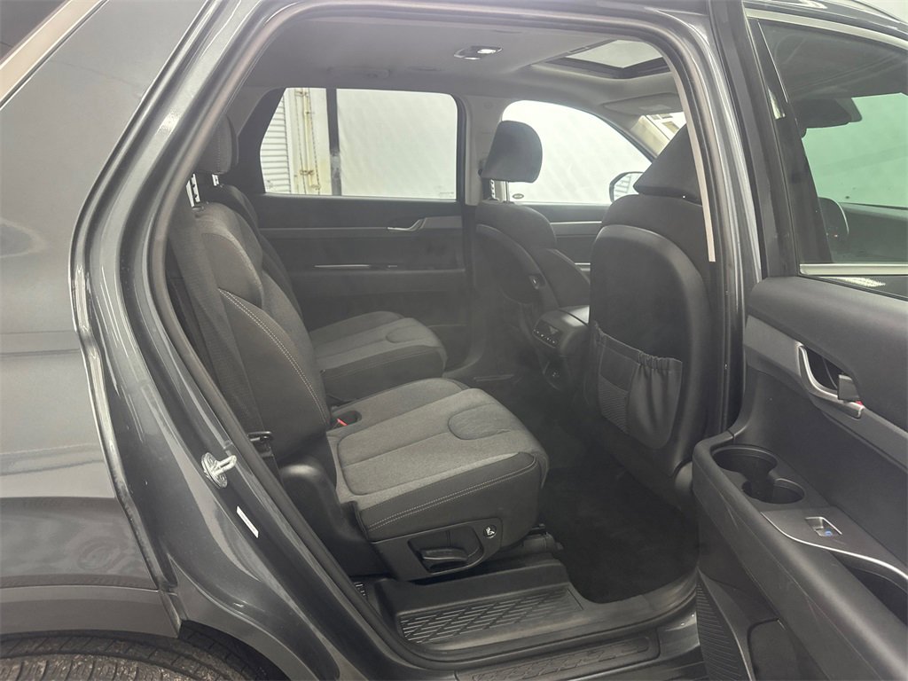 Used 2022 Hyundai Palisade SEL w/ Cargo Package image 16