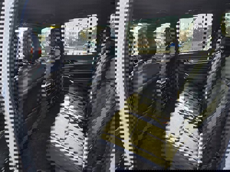 Used 2024 Jeep Wagoneer L Series II image 11