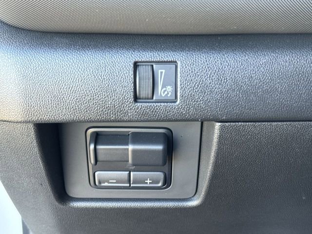 Used 2025 Chevrolet Colorado Z71 w/ Technology Package image 17