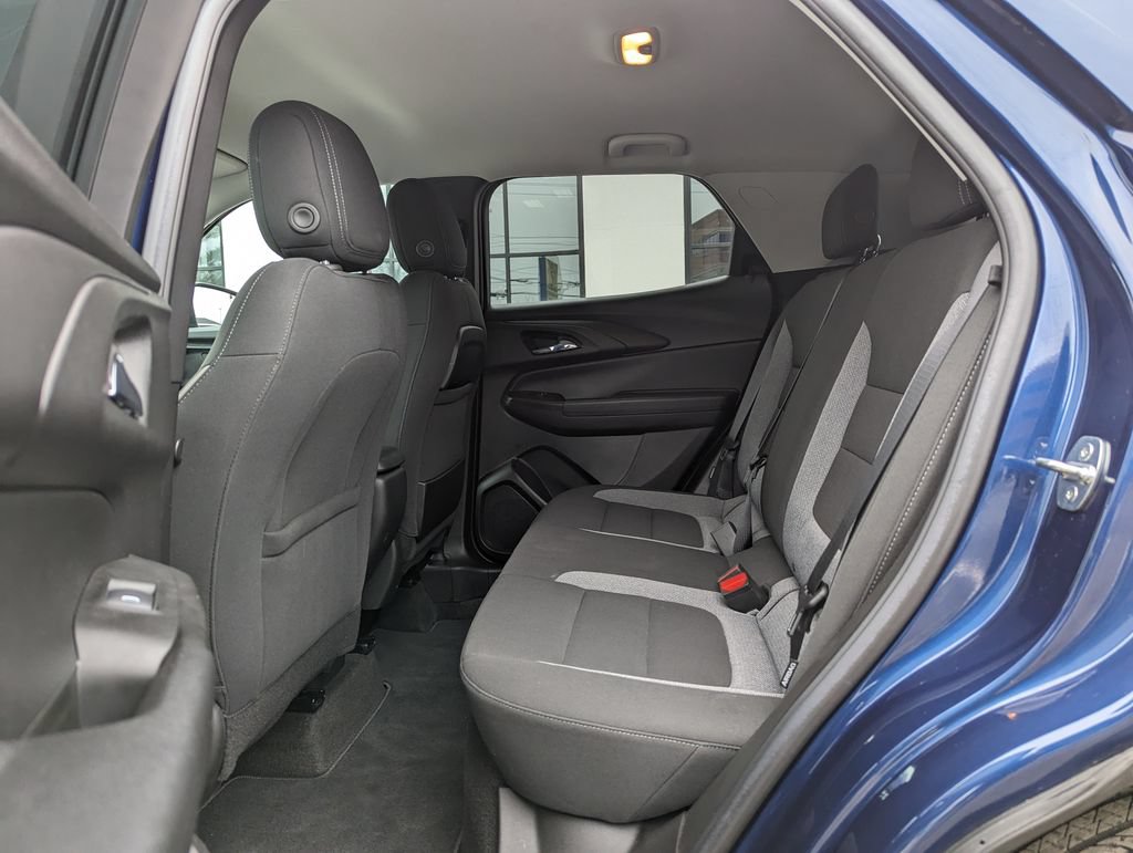 Used 2023 Chevrolet TrailBlazer LT FWD image 34