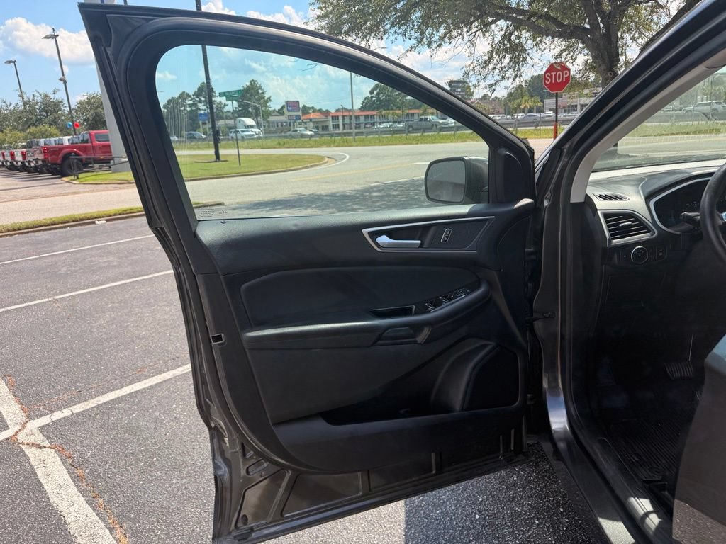 Used 2019 Ford Edge SEL w/ Equipment Group 201A FWD image 11