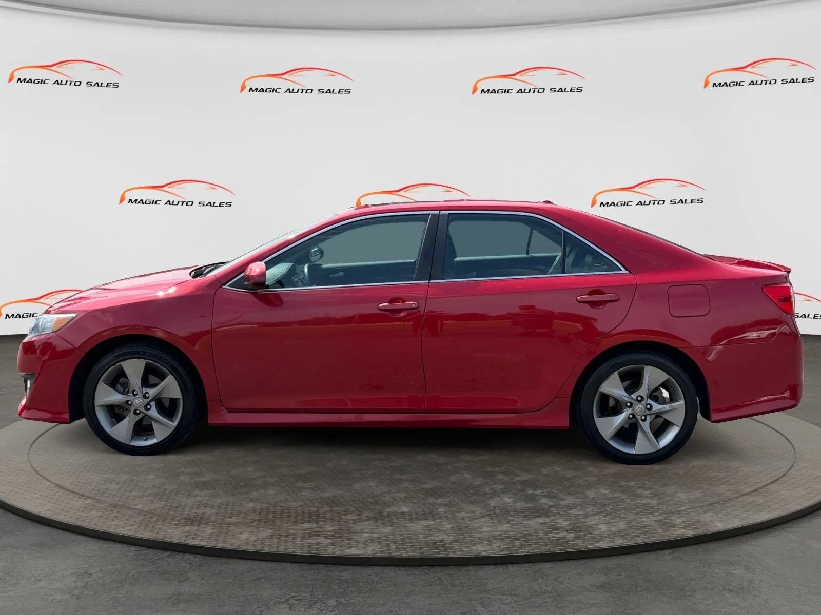 Used 2014 Toyota Camry SE FWD image 7