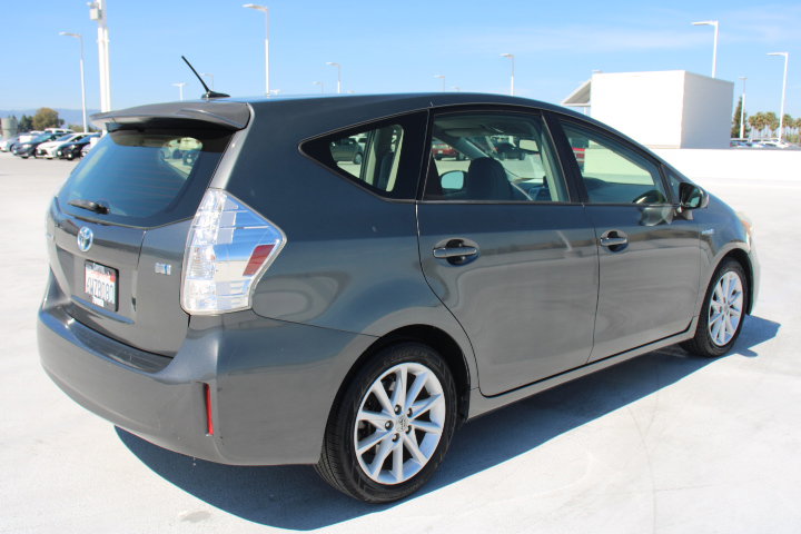 Used 2012 Toyota Prius V Five image 4