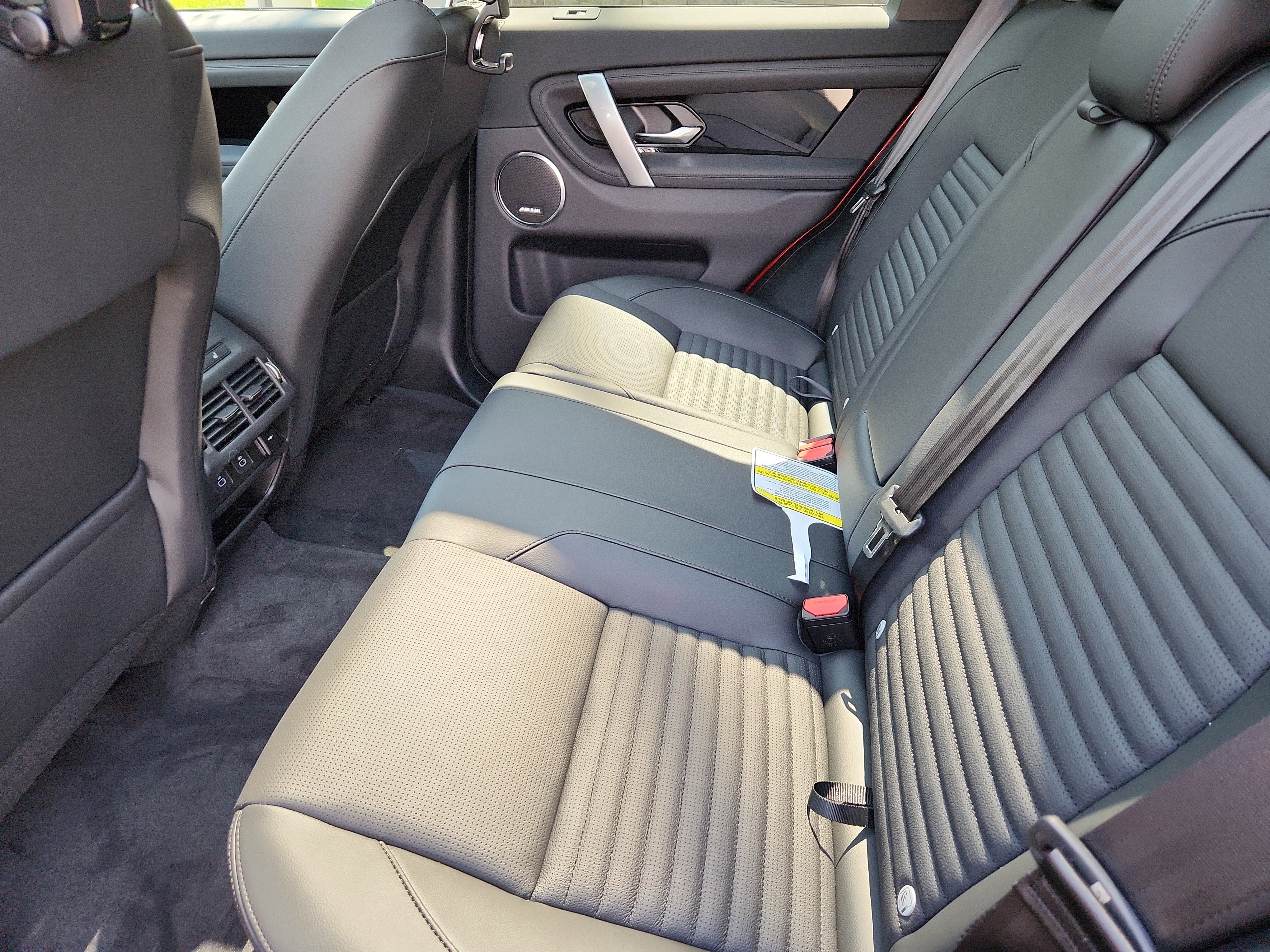 New 2025 Land Rover Discovery Sport S image 5