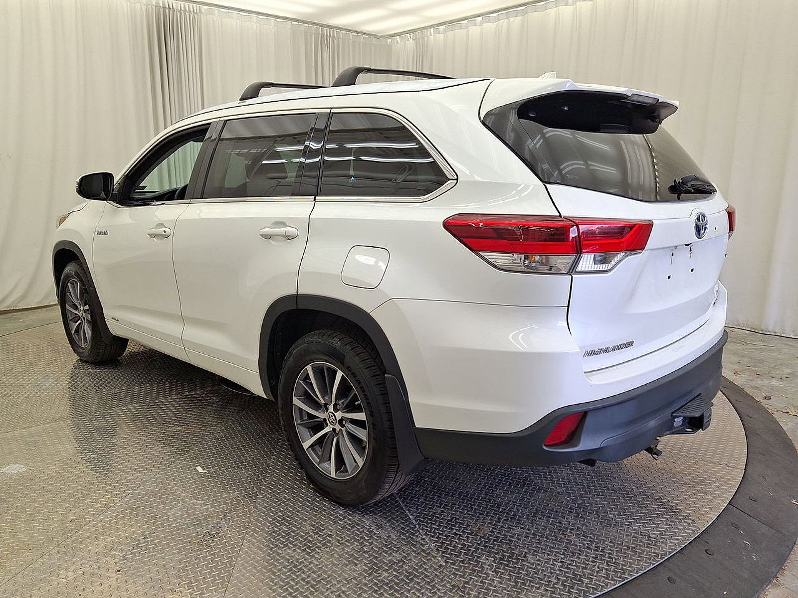 Certified 2018 Toyota Highlander XLE AWD/4WD image 22