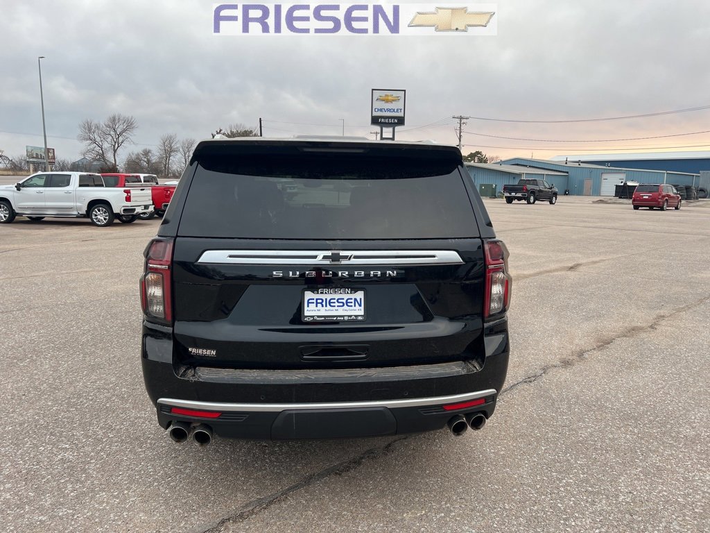 Used 2023 Chevrolet Suburban High Country image 3
