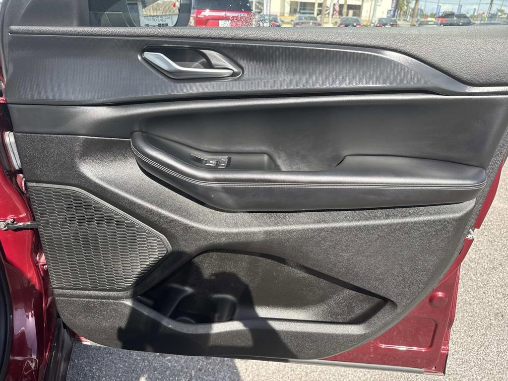 Used 2023 Jeep Grand Cherokee L Laredo image 14