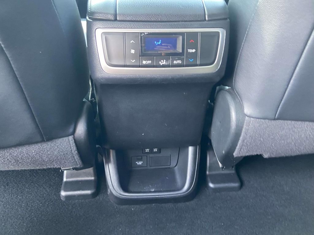 Used 2018 Toyota Highlander Limited FWD image 13
