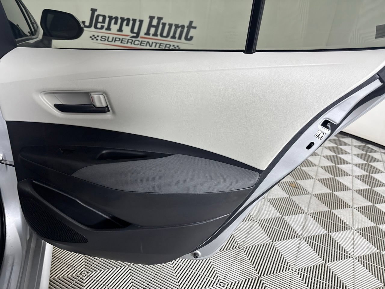 Used 2022 Toyota Corolla LE FWD image 30