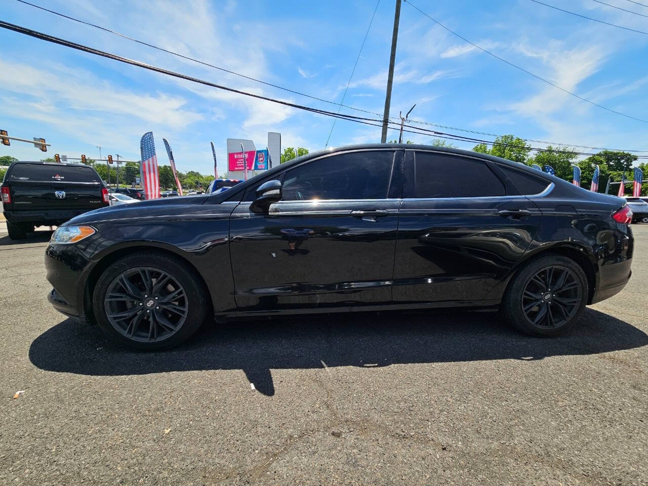 Used 2013 Ford Fusion SE FWD image 2