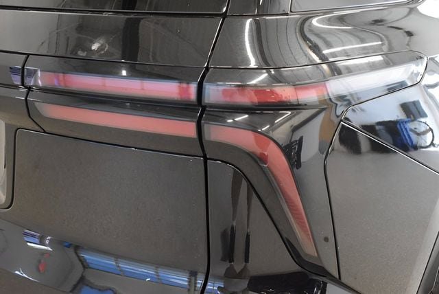 Used 2024 Chevrolet Traverse LT AWD/4WD image 12